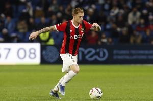 网页版入口-意媒：布朗被截胡后，米兰关注尼斯边卫梅尔文-巴德