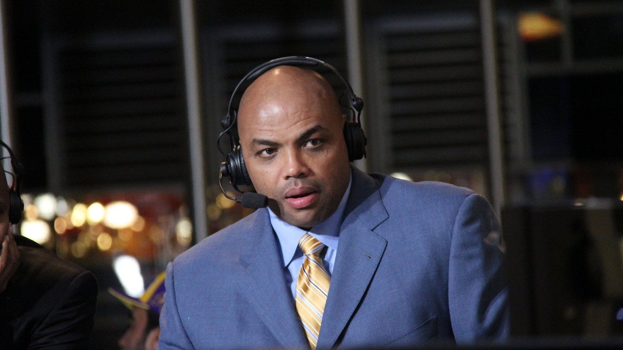 Yabo Sports-巴克利解析第二土豪线出台原因:球星抱团成风,詹姆斯开创兄弟篮球,杜兰特加盟勇士