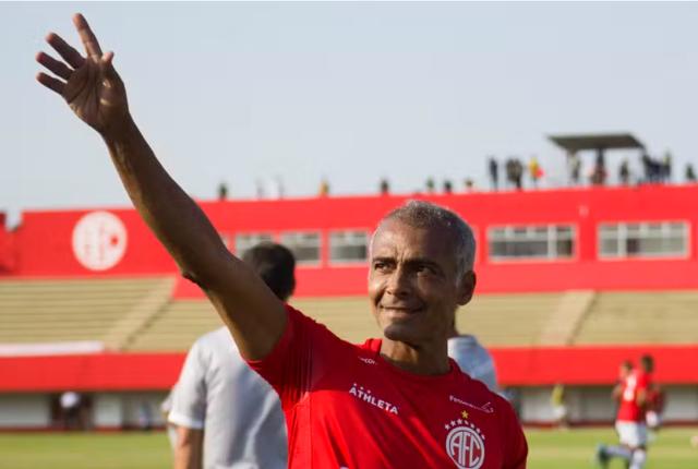 网页版入口-美洲队首秀 58岁罗马里奥却坐在替补席没上场!