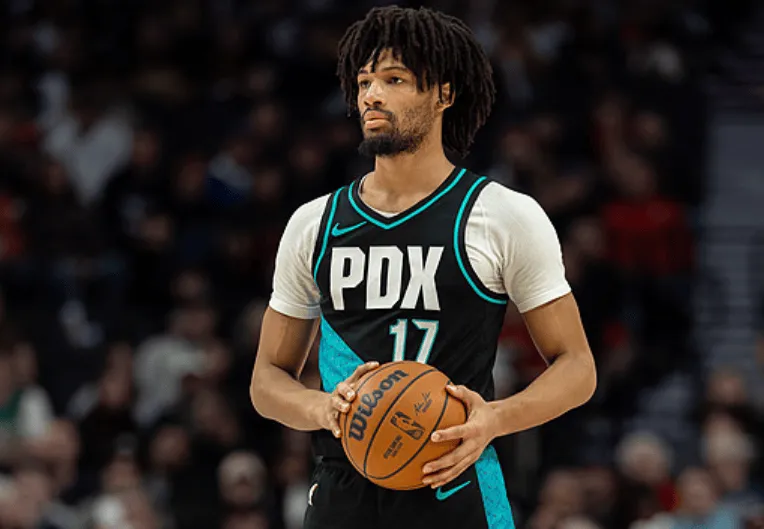 斯普利特：一直跟夏普说防守要更强硬，他已经进步非常多了